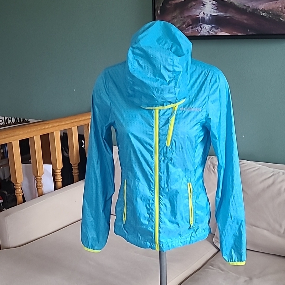 Columbia Women's Trail Drier Wind Breaker Jacket